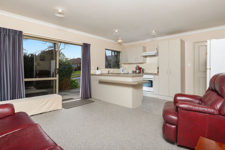 Photo of property in 2 Lysaght Place, Welcome Bay, Tauranga, 3112