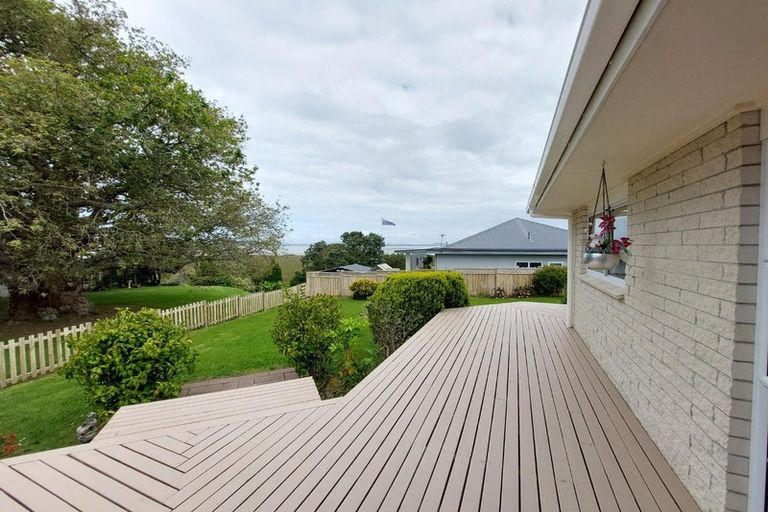 Photo of property in 21 Oakpark Place, West Harbour, Auckland, 0618
