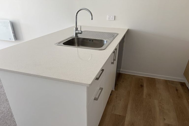 Photo of property in 6/2 Stokes Avenue, Te Atatu Peninsula, Auckland, 0610