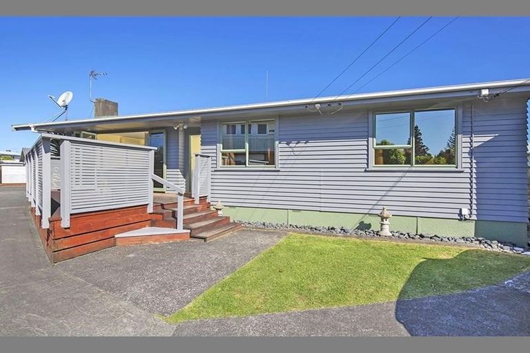 Photo of property in 85 Gloria Avenue, Te Atatu Peninsula, Auckland, 0610