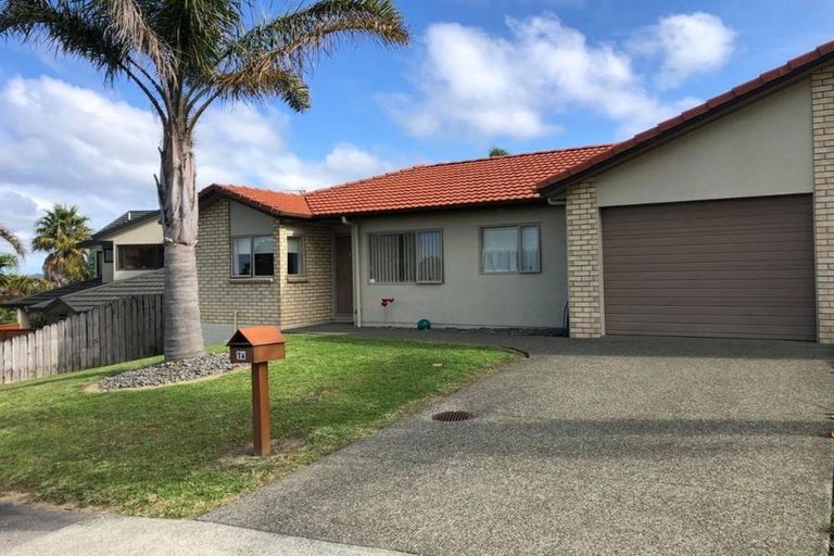 Photo of property in 9 Graham Collins Drive, Windsor Park, Auckland, 0632