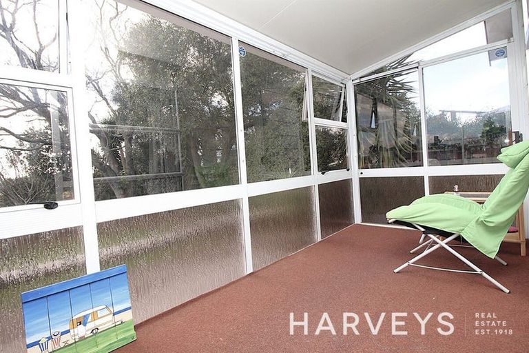 Photo of property in 5 Porter Avenue, Te Atatu South, Auckland, 0610