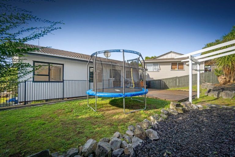 Photo of property in 59 Reynella Drive, Massey, Auckland, 0614