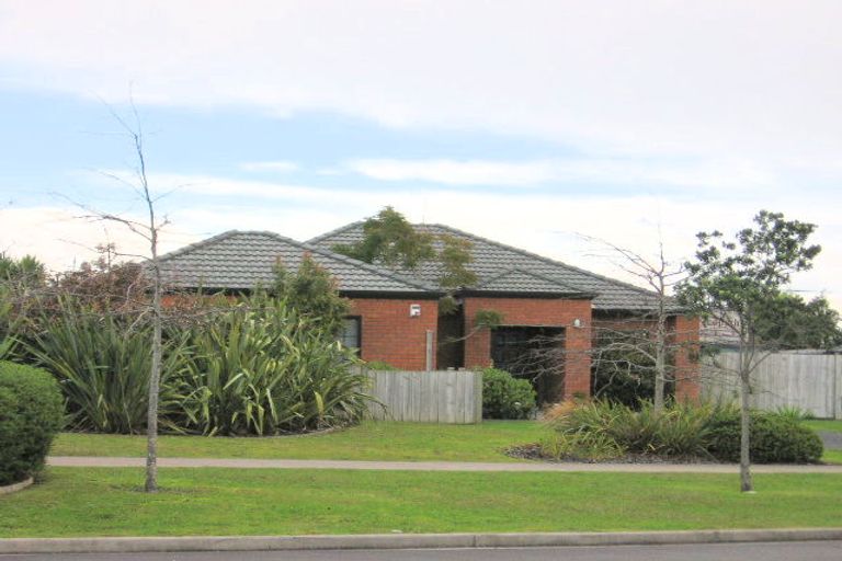 Photo of property in 23 Maghera Drive, East Tamaki Heights, Auckland, 2016
