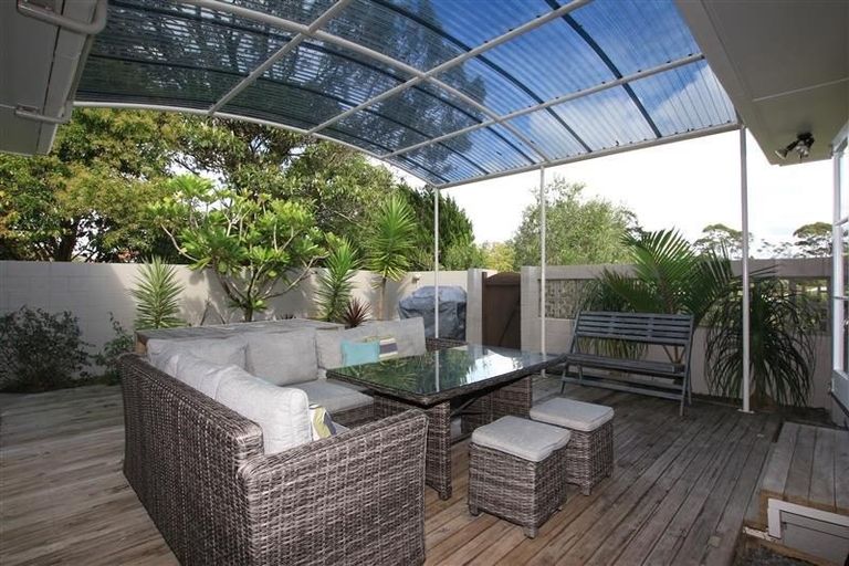 Photo of property in 21 Paragon Avenue, Beach Haven, Auckland, 0626