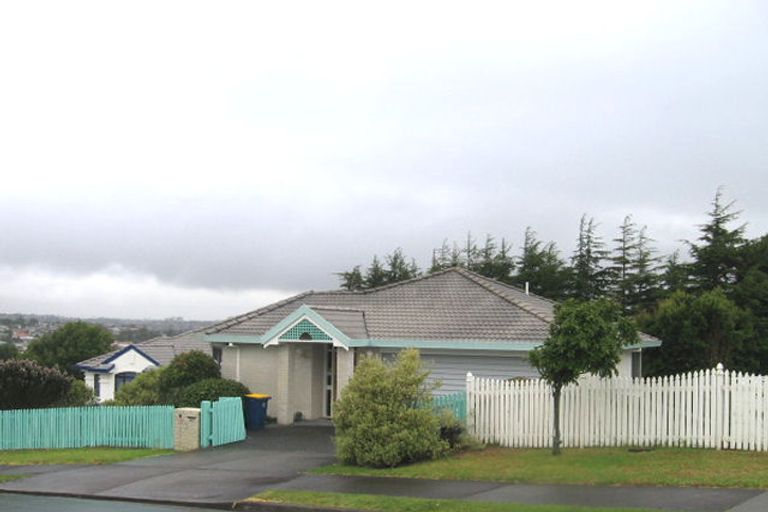 Photo of property in 3 Mcfetridge Place, Hillcrest, Auckland, 0627