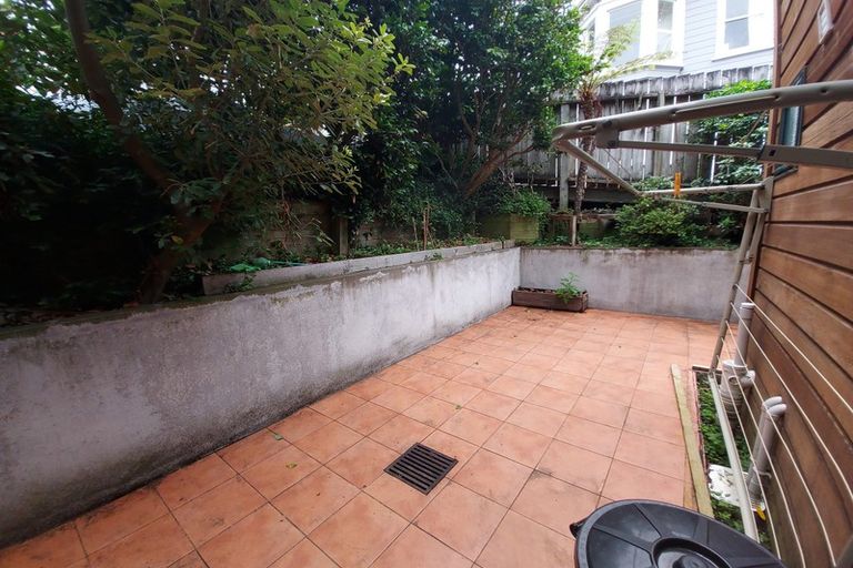 Photo of property in 2u1 Malcolm Lane, Thorndon, Wellington, 6011