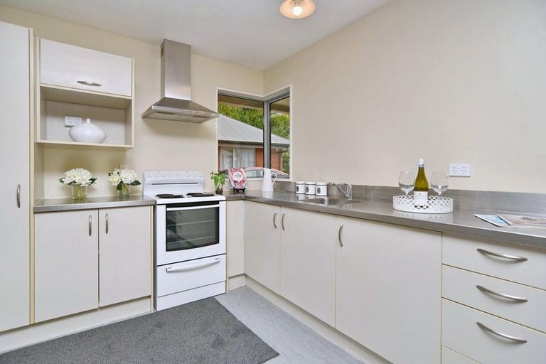 Photo of property in 18d Defoe Place, Waltham, Christchurch, 8023
