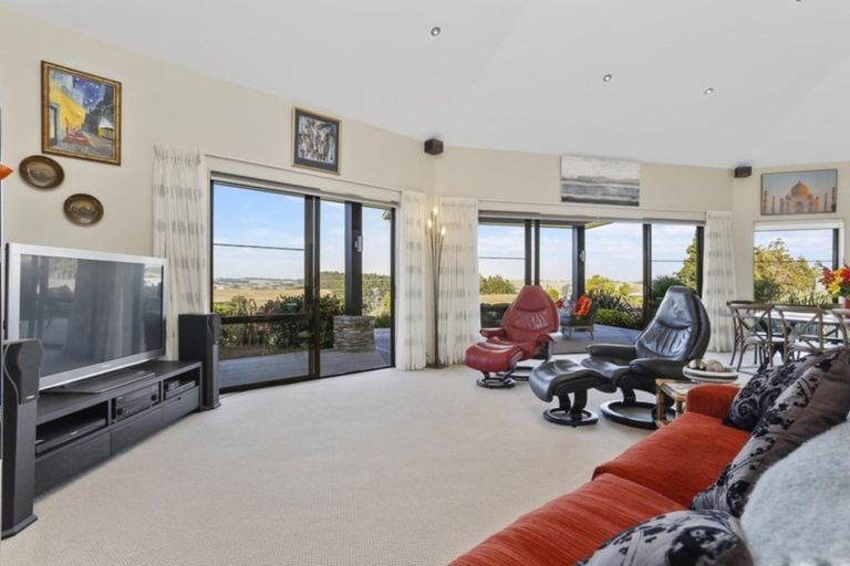 Photo of property in 1304 Old North Road, Helensville, 0875