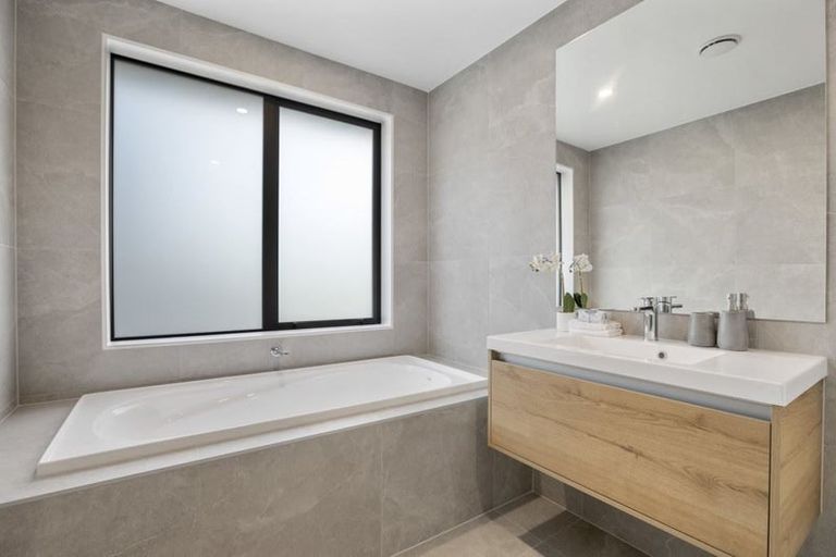 Photo of property in 22 Symes Drive, Red Beach, 0932