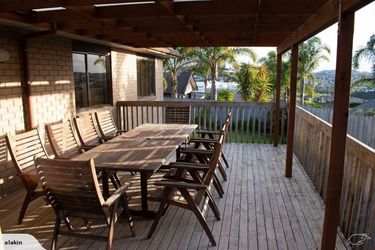 Photo of property in 18 Seamount Drive, Red Beach, 0932