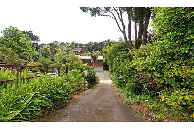 Photo of property in 2/1 Flavia Close, Torbay, Auckland, 0630