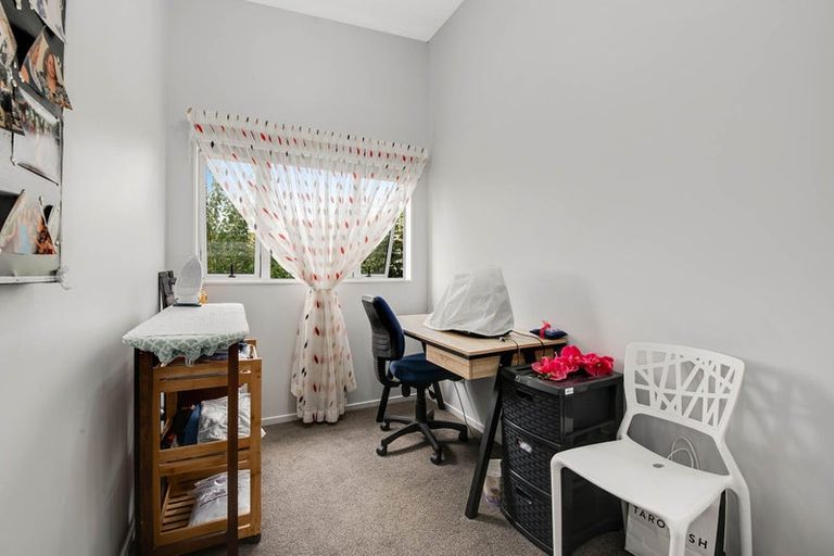 Photo of property in 19 Te Kauri Place, Helensville, 0800