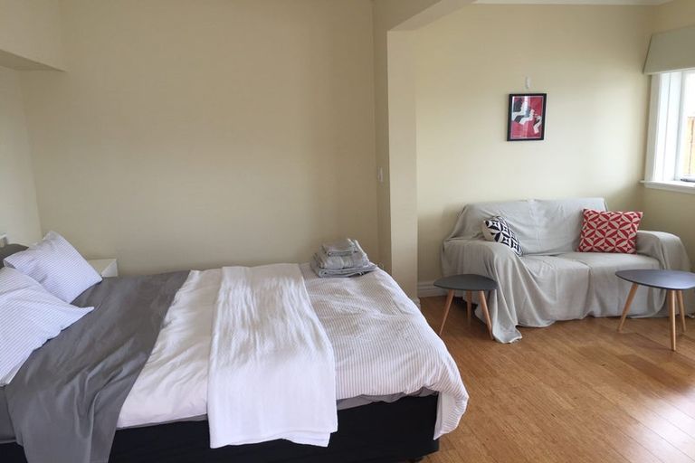 Photo of property in 19 Harbour View Road, Northland, Wellington, 6012