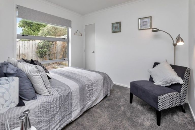 Photo of property in 18 Resolution Place, One Tree Point, 0118