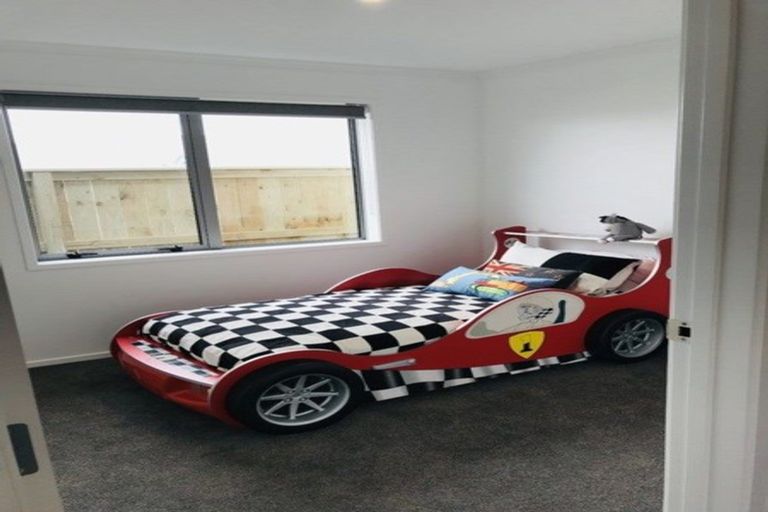 Photo of property in 19 Papa Orchard Drive, Kumeu, 0810