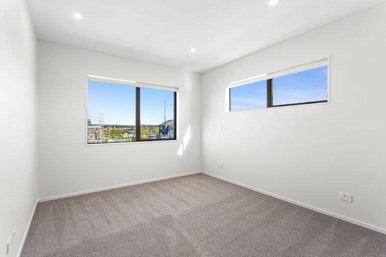 Photo of property in 36 Viridian Avenue, Rosehill, 2113