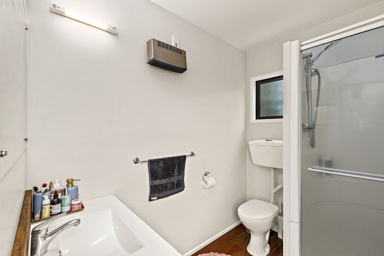 Photo of property in 22 Dawnhaven Drive, Te Atatu Peninsula, Auckland, 0610