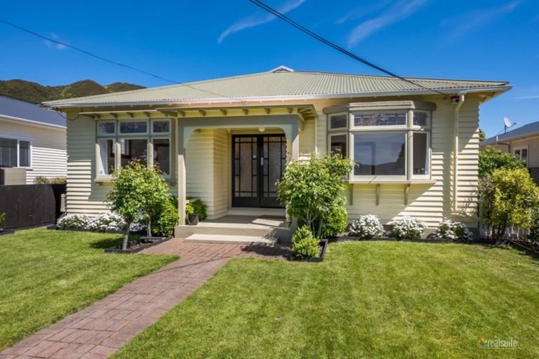 Photo of property in 38 Saint Ronans Avenue, Waterloo, Lower Hutt, 5011