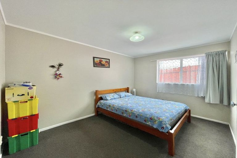 Photo of property in 146u1 Newlands Road, Newlands, Wellington, 6037