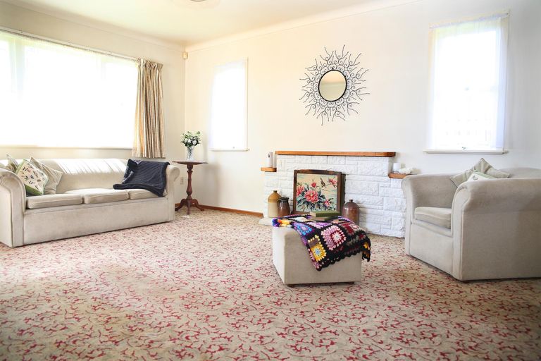 Photo of property in 32 Youngs Road, Papakura, 2110