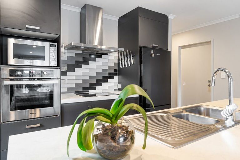 Photo of property in 36 Komata Crescent, Papamoa Beach, Papamoa, 3118