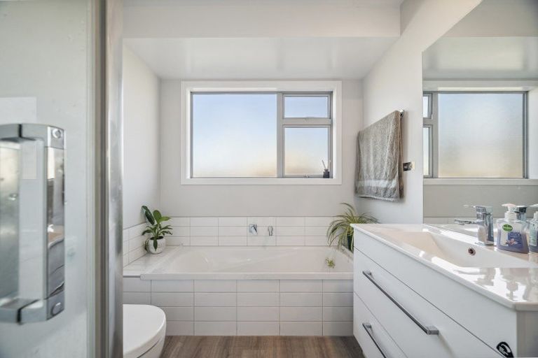 Photo of property in 27 Hinekura Avenue, Taupo, 3330