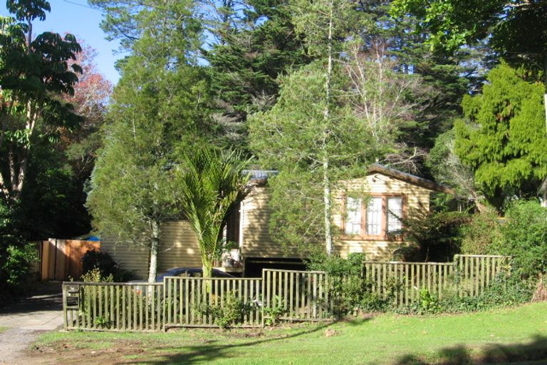 Photo of property in 122 Konini Road, Titirangi, Auckland, 0604