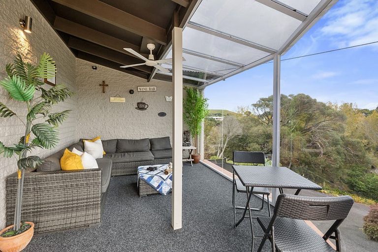 Photo of property in 38 Seaview Road, Marfell, New Plymouth, 4310