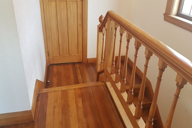 Photo of property in 17 Saint Michaels Crescent, Kelburn, Wellington, 6012
