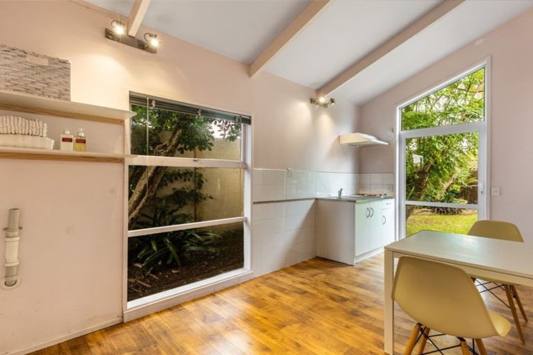 Photo of property in 490 Te Atatu Road, Te Atatu Peninsula, Auckland, 0610