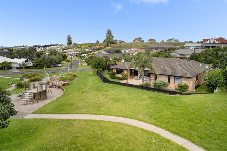 Photo of property in 52 Merriman Place, Pyes Pa, Tauranga, 3112