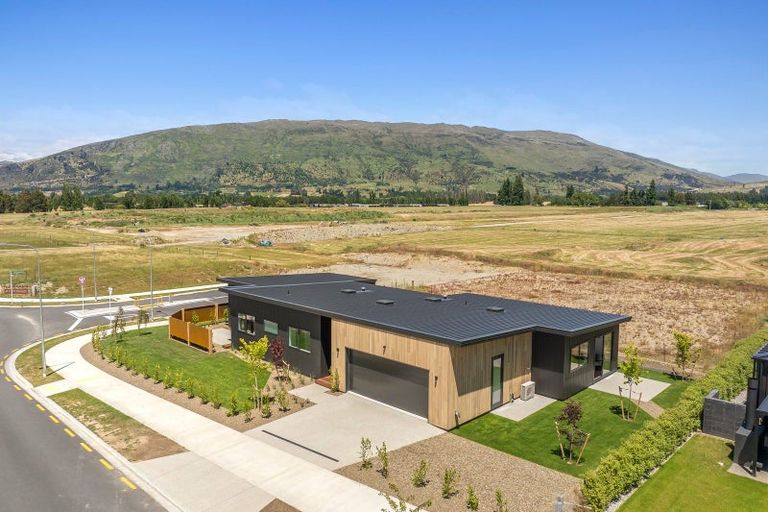 Photo of property in 26 Deans Drive, Wanaka, 9382