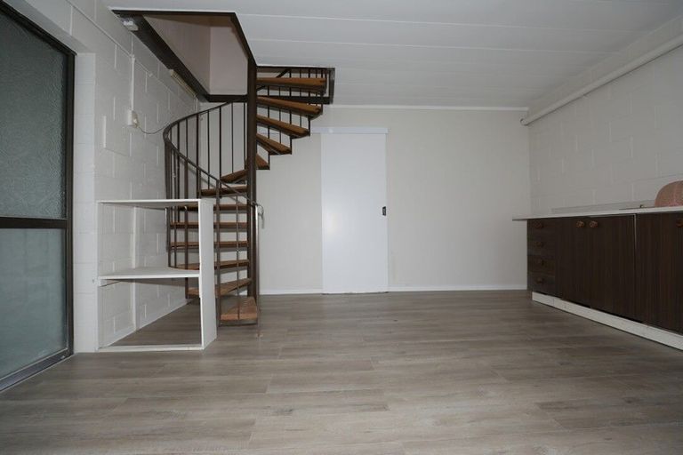Photo of property in 2/1 Chevis Place, Pakuranga, Auckland, 2010