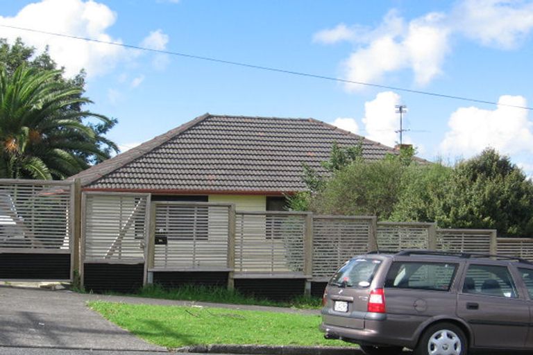 Photo of property in 2/46d Pleasant Road, Glen Eden, Auckland, 0602