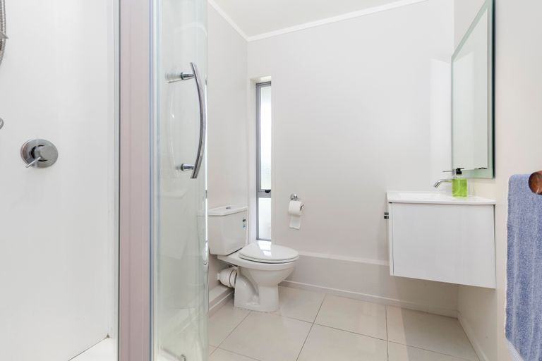 Photo of property in 39 Harbour View Road, Point Wells, 0986