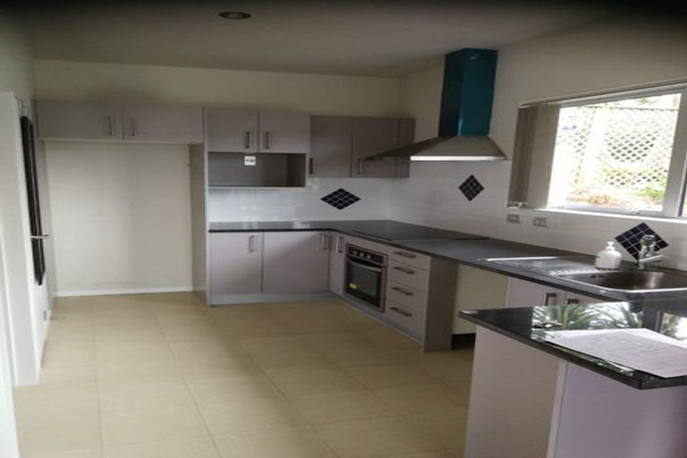 Photo of property in 11 Potter Avenue, Northcote, Auckland, 0627