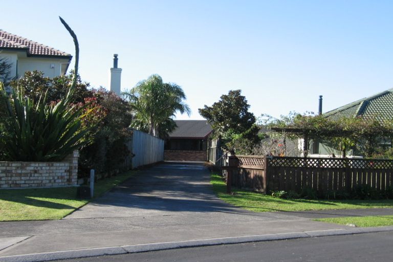 Photo of property in 5 Nickell Place, Orewa, 0931