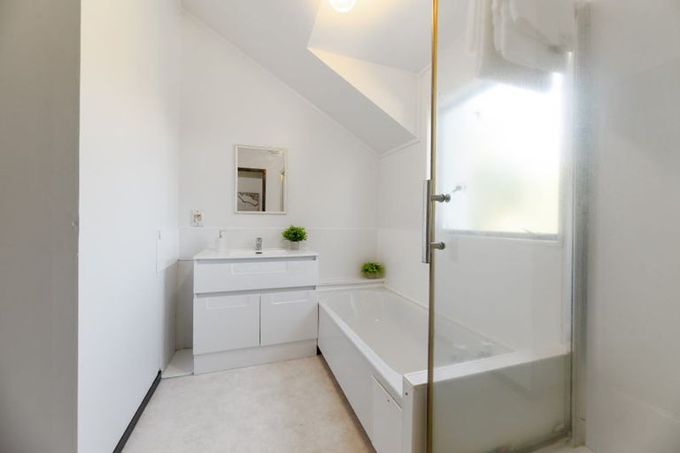 Photo of property in 1a Malloy Place, Eastern Beach, Auckland, 2012