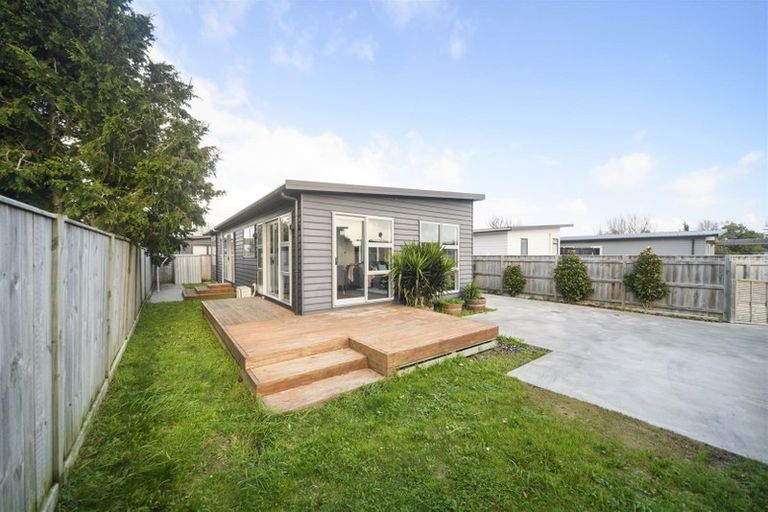 Photo of property in 56 Exeter Crescent, Takaro, Palmerston North, 4412