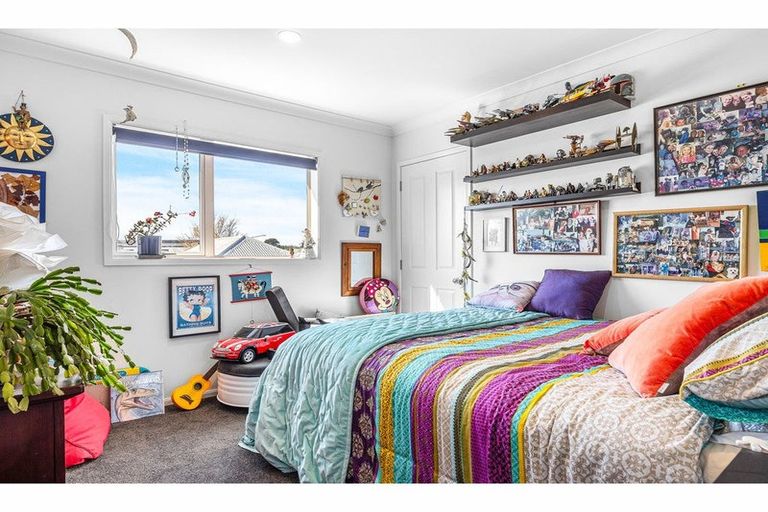 Photo of property in 20 Linkwater Way, Parklands, Christchurch, 8083