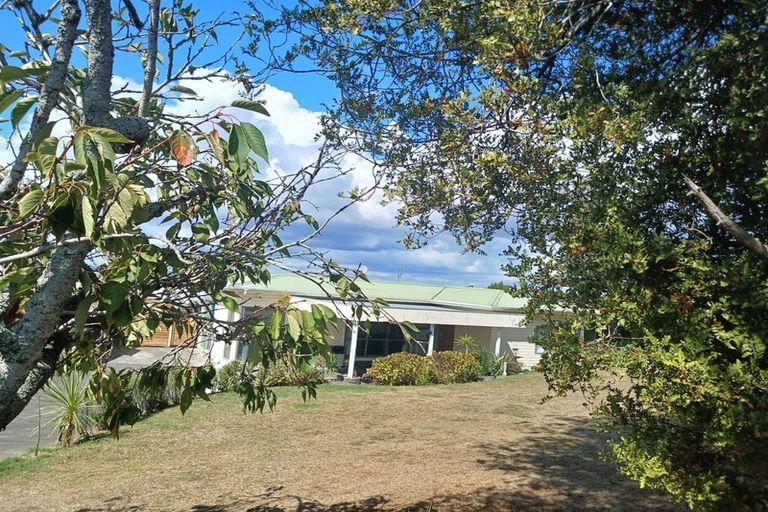 Photo of property in 40 Waimumu Road, Massey, Auckland, 0614