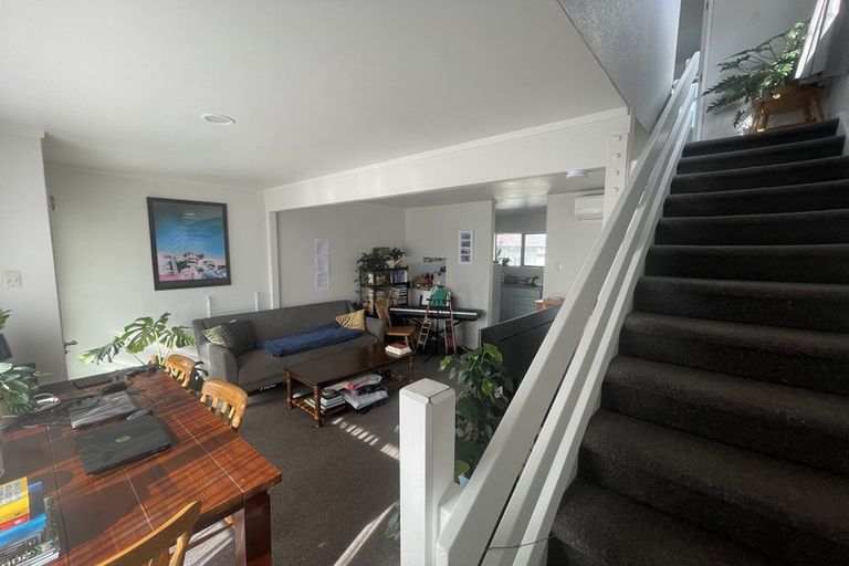 Photo of property in 133f1 Queens Drive, Lyall Bay, Wellington, 6022