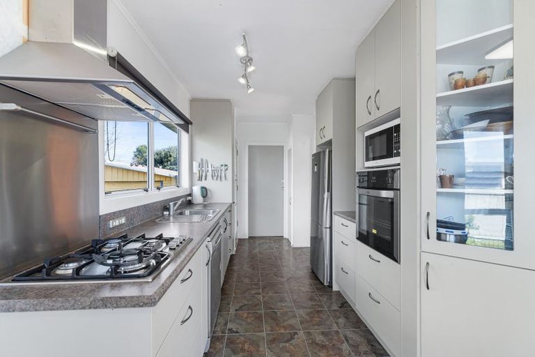 Photo of property in 3 Hughdene Place, Henderson, Auckland, 0610