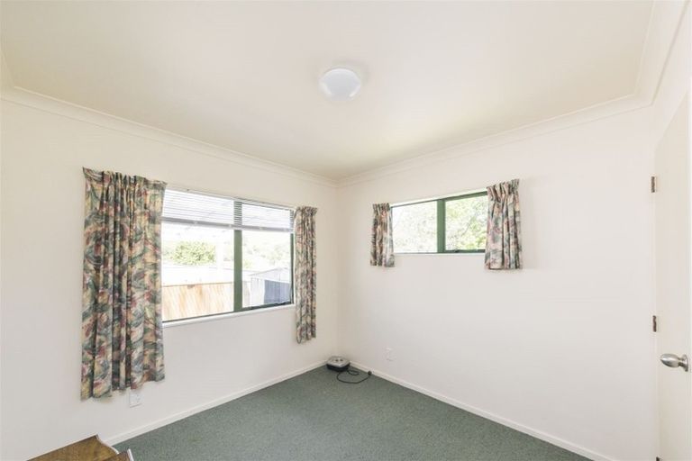 Photo of property in 13 Milne Street, Hunterville, 4730