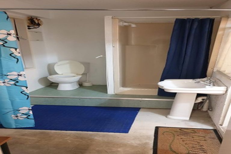 Photo of property in 21 High Road, Glenfield, Auckland, 0629