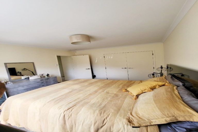 Photo of property in 18a/2 Sherwood Avenue, Te Atatu South, Auckland, 0610