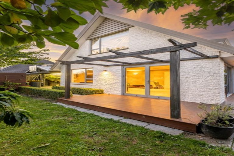 Photo of property in 52 Crofton Road, Harewood, Christchurch, 8051