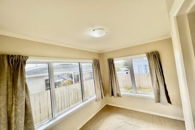 Photo of property in 8 Border Road, Henderson, Auckland, 0612