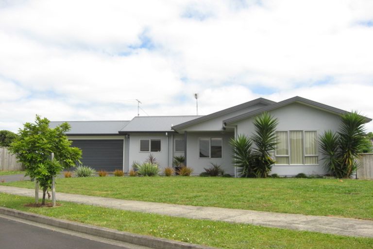 Photo of property in 2 Valleyside Way, Pukekohe, 2120